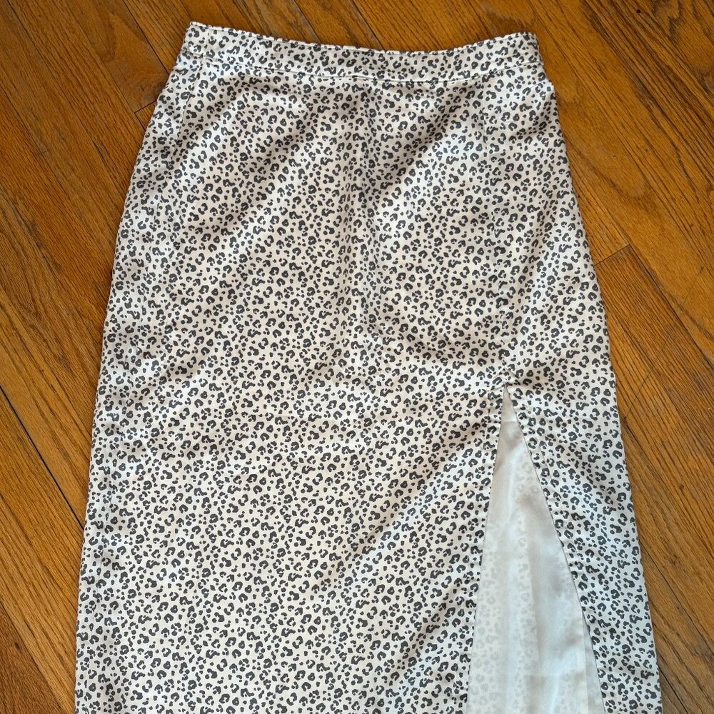 Abercrombie & Fitch Leopard Print Midi Skirt